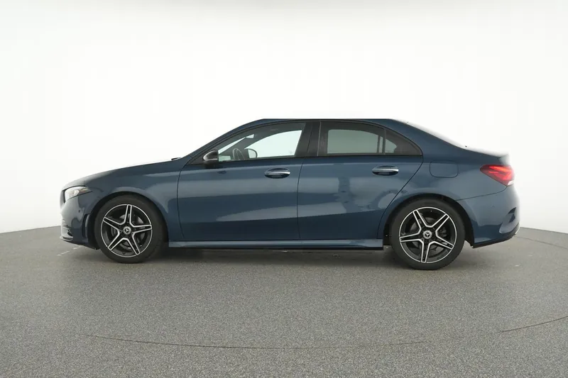 Mercedes-Benz Classe A 200 Berline AMG Line - Photo 8