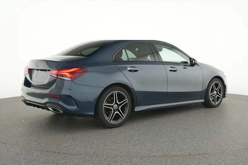 Mercedes-Benz Classe A 200 Berline AMG Line - Photo 4