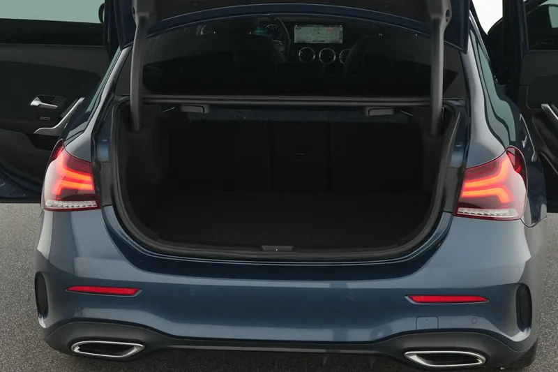 Mercedes-Benz Classe A 200 Berline AMG Line - Photo 17