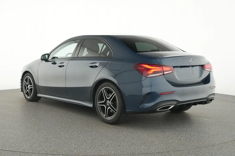 Mercedes-Benz Classe A 200 Berline AMG Line - Photo 3