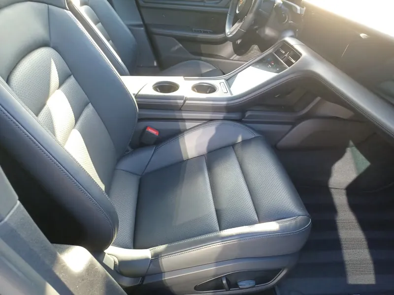 Porsche Taycan 4S Cross Turismo - Photo 13