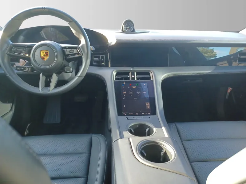 Porsche Taycan 4S Cross Turismo - Photo 11