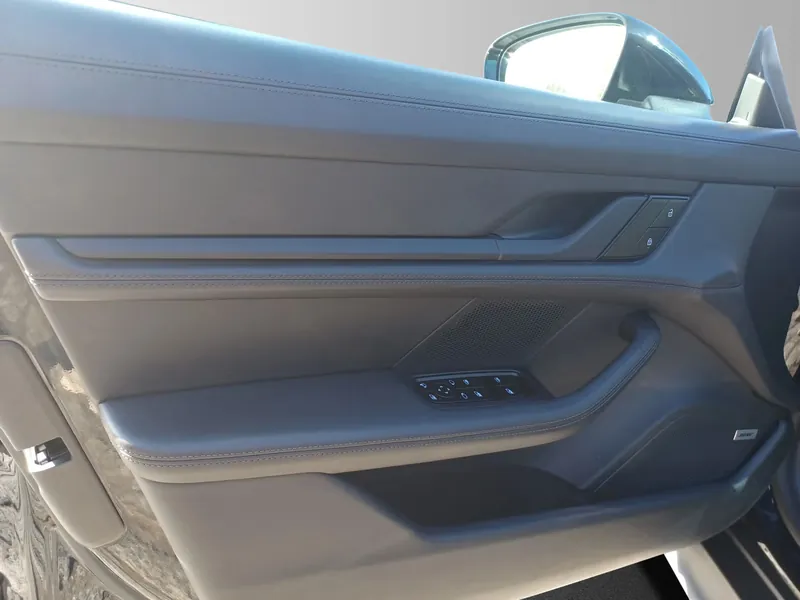 Porsche Taycan 4S Cross Turismo - Photo 17