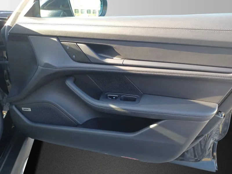 Porsche Taycan 4S Cross Turismo - Photo 16