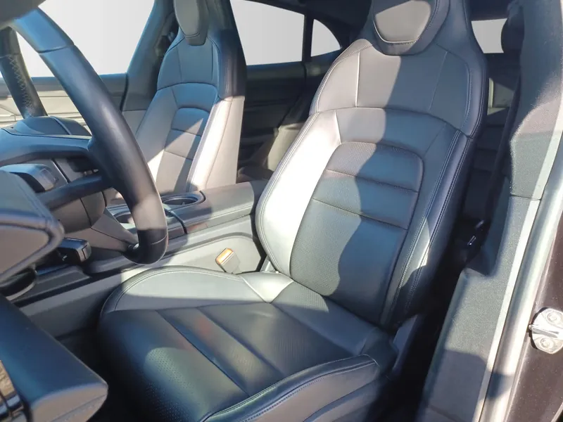 Porsche Taycan 4S Cross Turismo - Photo 9