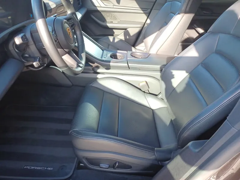 Porsche Taycan 4S Cross Turismo - Photo 12