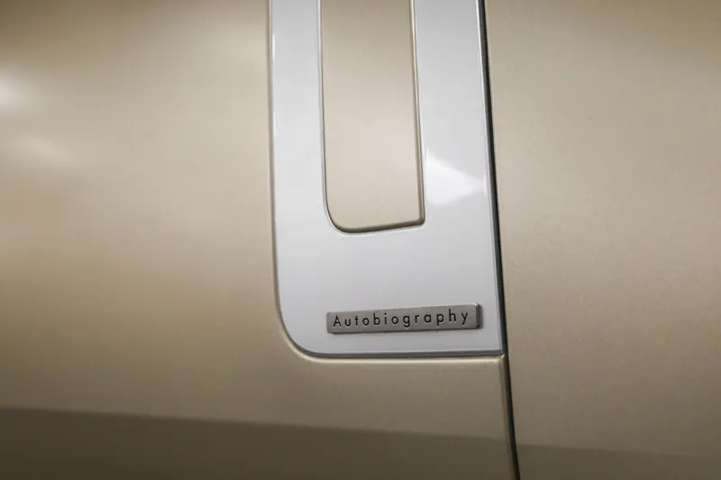 Land Rover Range Rover P460e LWB Autobiography Sunset Gold - Photo 28