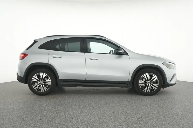 Mercedes-Benz GLA 180 d Business Line - Photo 9