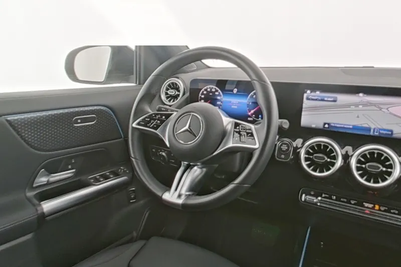 Mercedes-Benz GLA 180 d Business Line - Photo 13