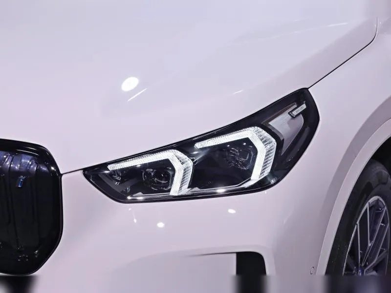 BMW iX1 xDrive30 M Sport Alpinweiss 21 000 km - Photo 6