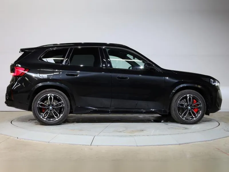 BMW iX1 xDrive30 M Sport Saphirschwarz - Photo 2
