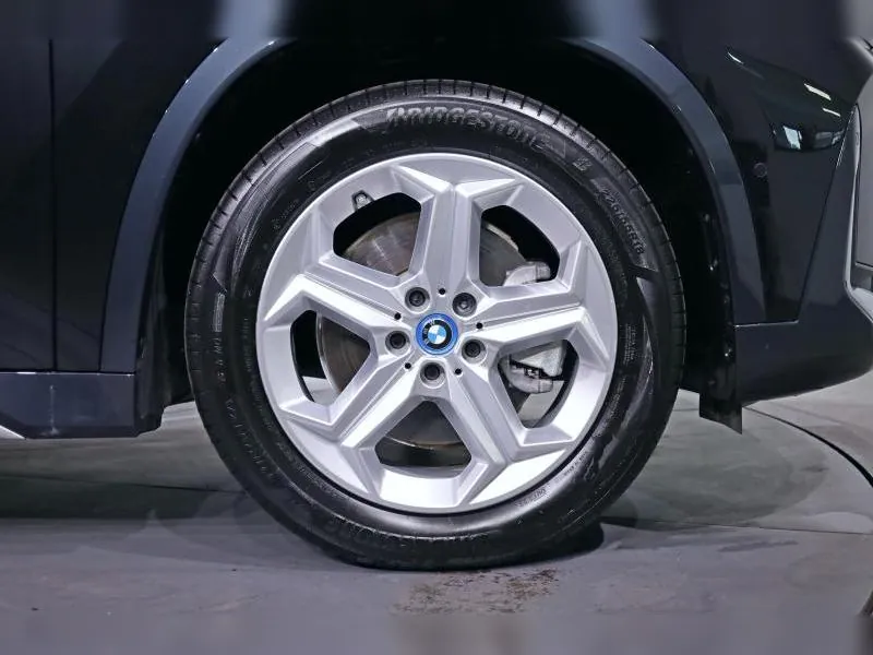 BMW iX1 xDrive30 xLine Saphirschwarz 33 000 km - Photo 7