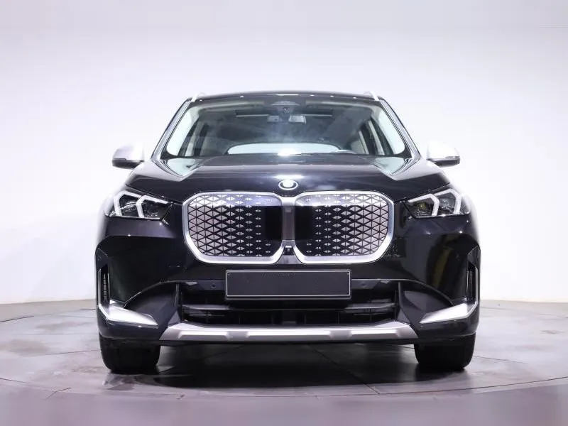 BMW iX1 xDrive30 xLine Saphirschwarz 33 000 km - Photo 5