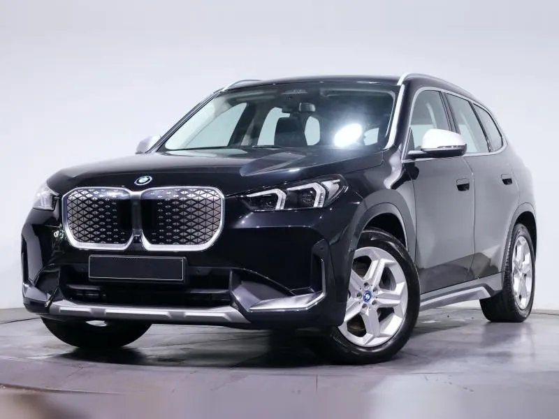 BMW iX1 xDrive30 xLine Saphirschwarz 33 000 km - Photo 1