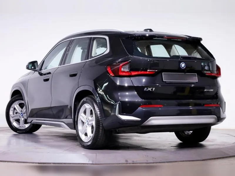 BMW iX1 xDrive30 xLine Saphirschwarz 33 000 km - Photo 3