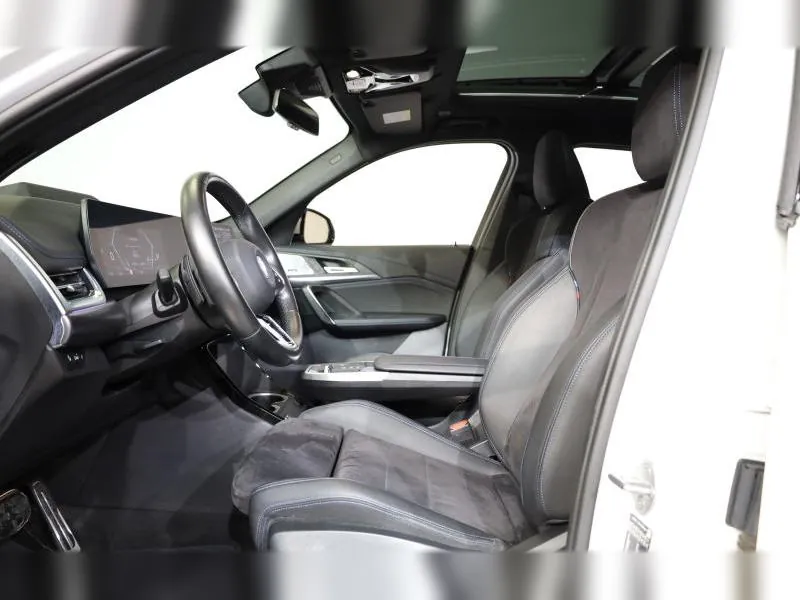 BMW iX1 xDrive30 M Sport Mineralweiss 40 000 km - Photo 9