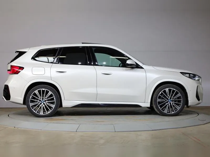 BMW iX1 xDrive30 M Sport Mineralweiss 40 000 km - Photo 2