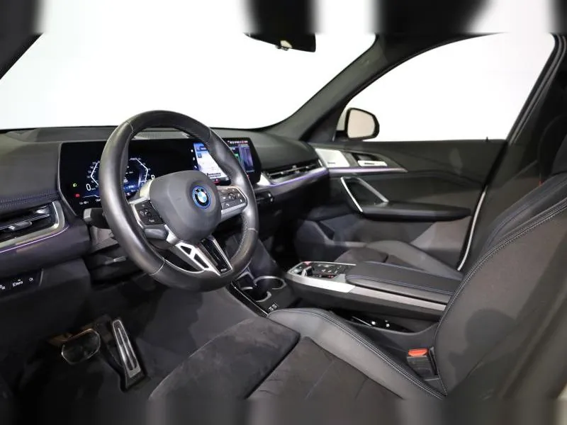 BMW iX1 xDrive30 M Sport Mineralweiss 40 000 km - Photo 8