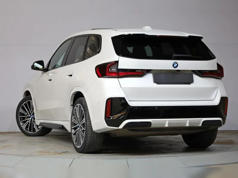 BMW iX1 xDrive30 M Sport Mineralweiss 40 000 km - Photo 3