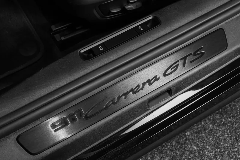 Porsche 911 Carrera GTS Cabriolet Noir Intense - Photo 22