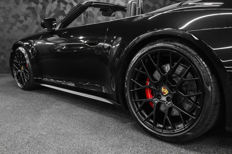 Porsche 911 Carrera GTS Cabriolet Noir Intense - Photo 25