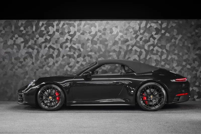 Porsche 911 Carrera GTS Cabriolet Noir Intense - Photo 2