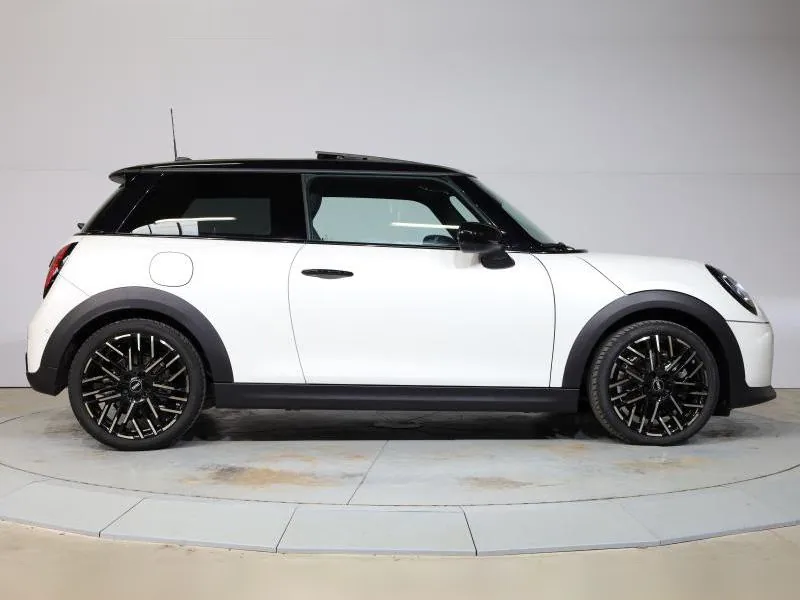 MINI Cooper C 3 portes Favoured Nanuq White 27 000 km - Photo 2